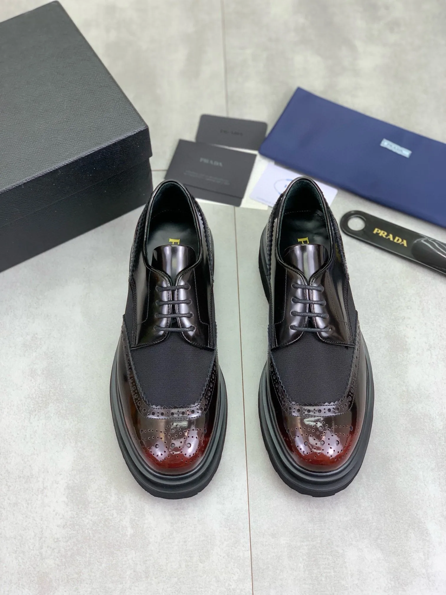 Factory price P880 💰Original quality, top version🔱 ＰＲＡＤＡPrada. Men's business casual leather shoes, top quality products. 1:1 shipment⬆️Luxurious and noble👞All imported original brand fabrics, just to create a more comfortable wearing experience. Upper: Original comfortable open edge bead-rubbed calf leather➕Top imported water-dyed full cow lining, original lightweight and comfortable TPU foam combination bottom✔️Code number: 39-44 (38.45 can be customized)